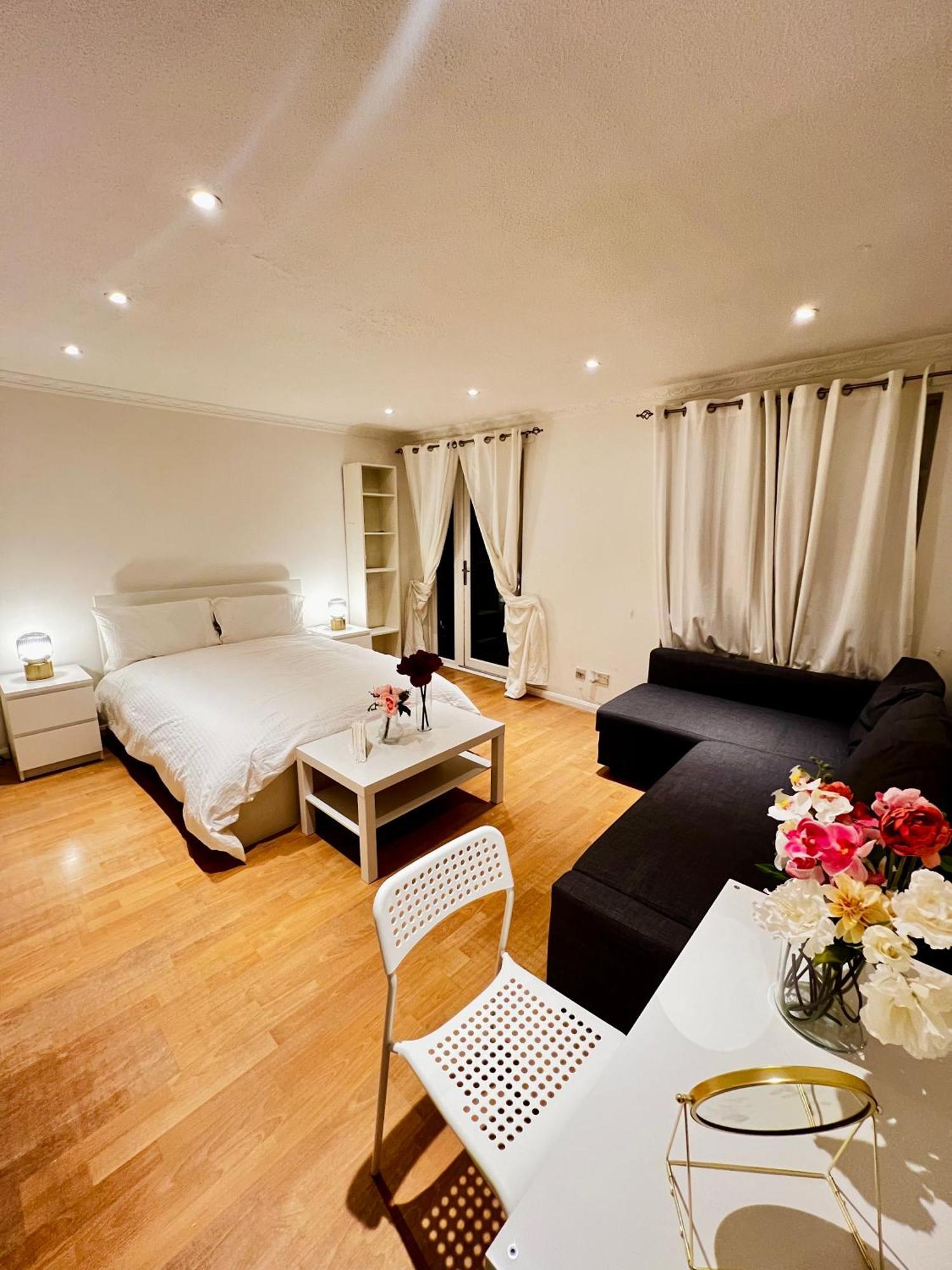 A Calm Stay Near Battersea Reach Londres Exterior foto