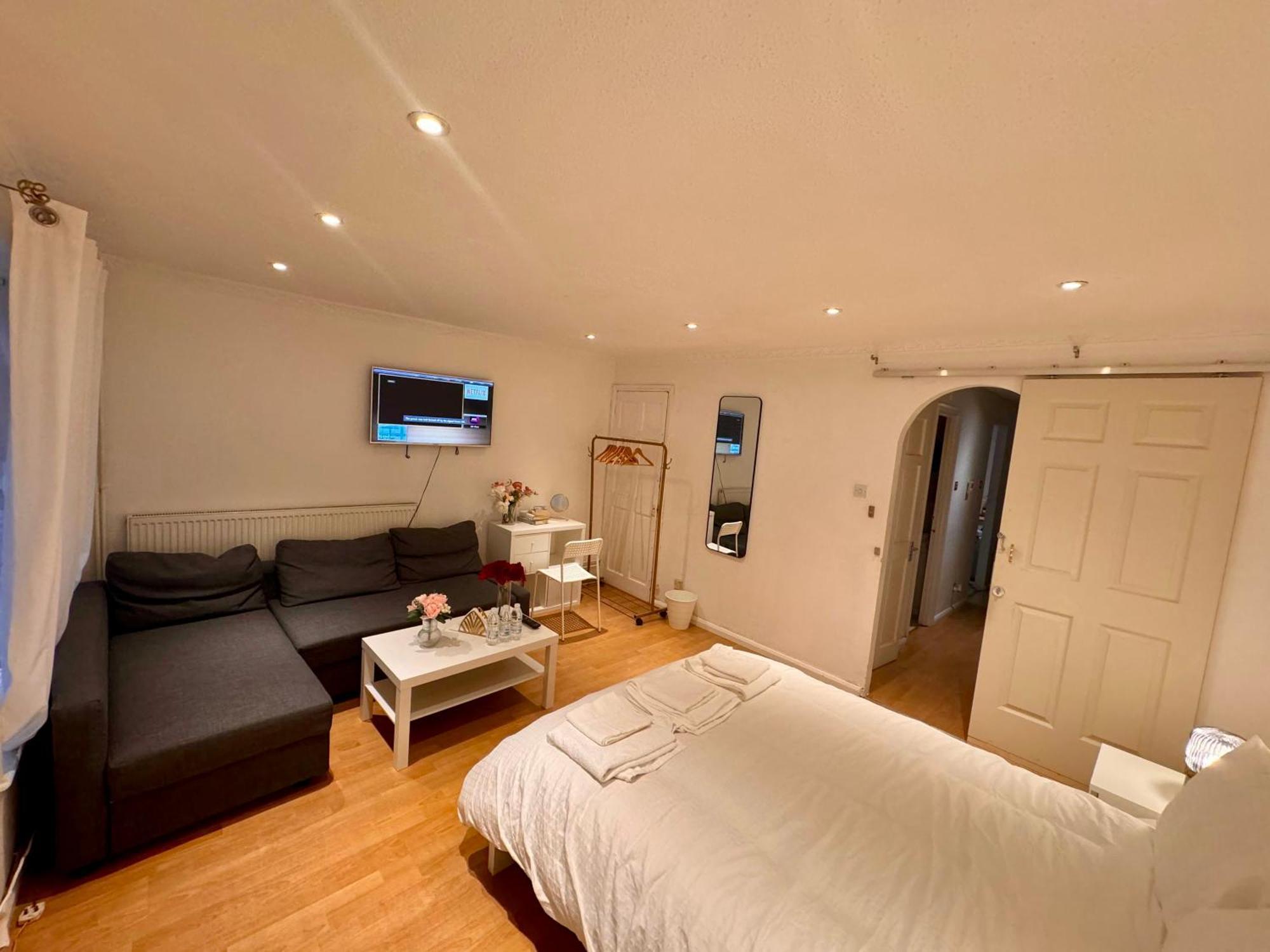 A Calm Stay Near Battersea Reach Londres Exterior foto