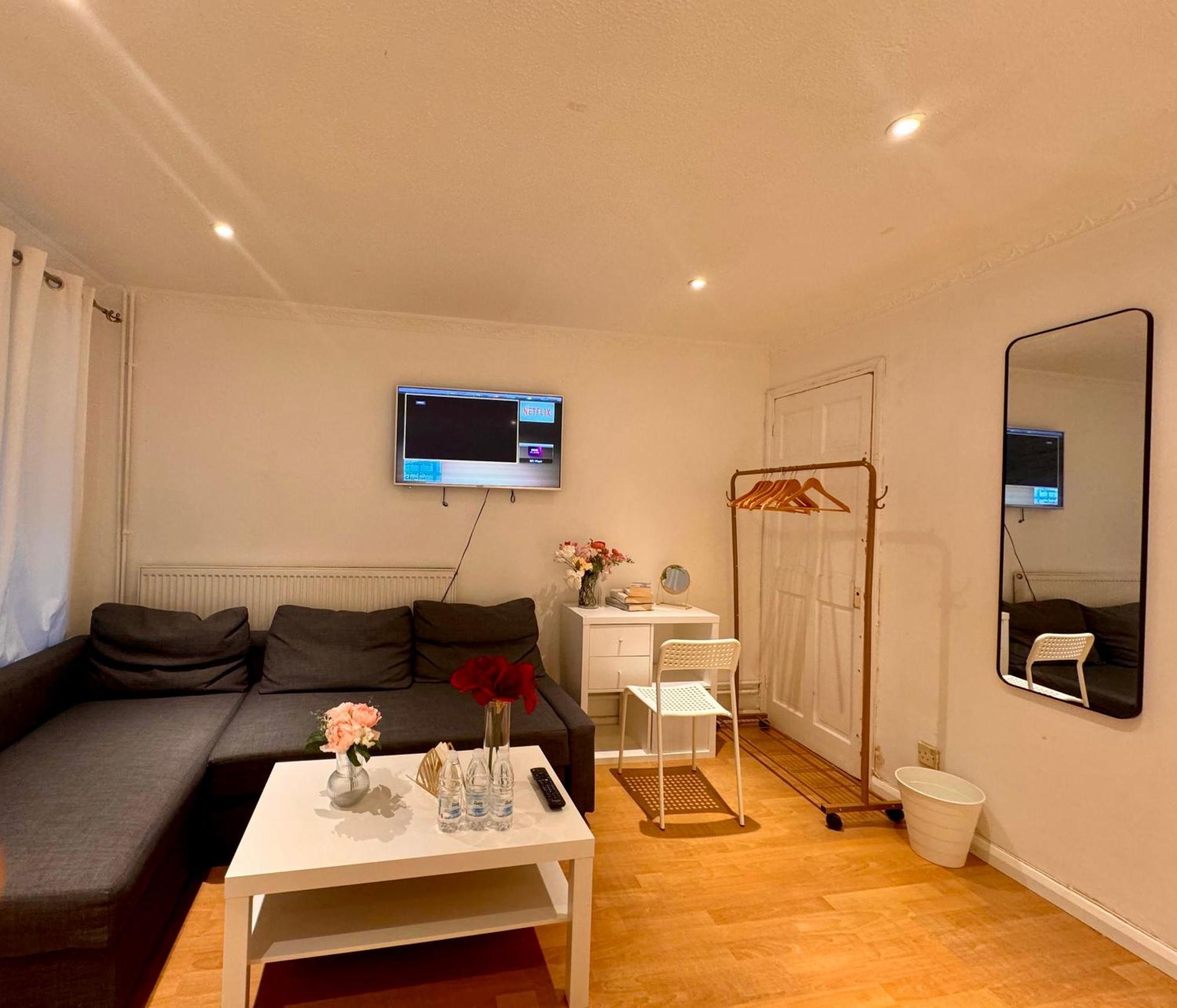 A Calm Stay Near Battersea Reach Londres Exterior foto